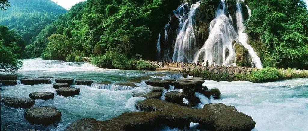 (新春走基层)“中原侨乡”河南固始龙窑年货大集市开集